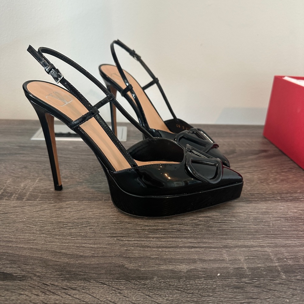 ValentinoGravani heels bought from RodeoDr.lightly used size38 beautiful & comfy